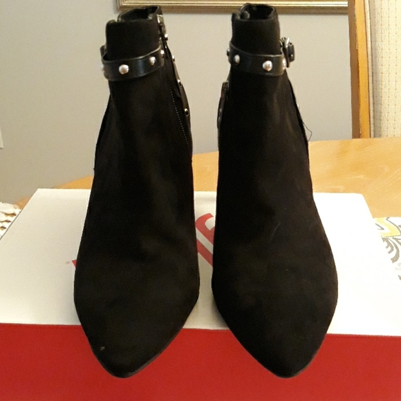 Sam & Libby - Picture 2 of 7